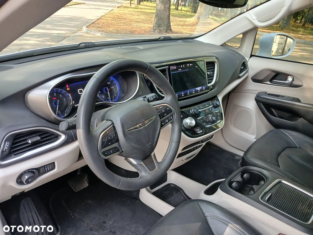 Chrysler Pacifica - 14
