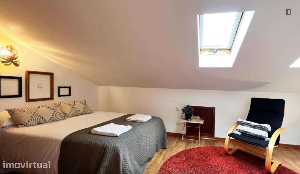 Quarto - localizado em Casal do Bispo Coimbra - Grande imagem: 2/17