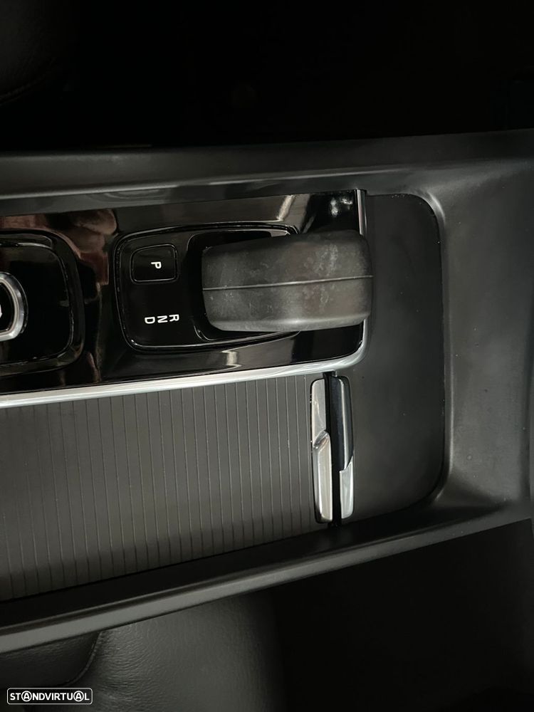 Volvo XC 60 2.0 B4 R-Design Geartronic - 31