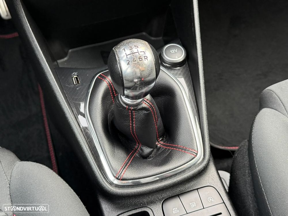 Ford Fiesta 1.0 EcoBoost S&S ST-LINE - 13