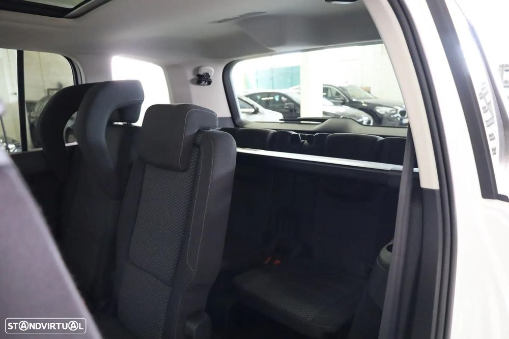 VW Touran 1.6 TDI R-Line DSG - 31