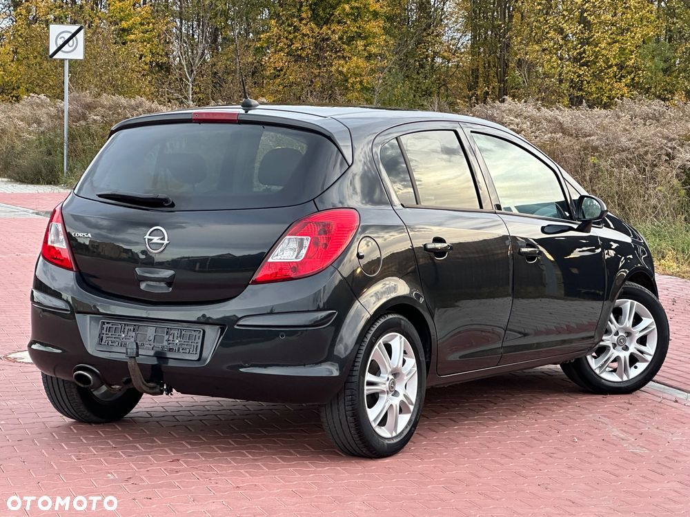Opel Corsa 1.4 16V Cosmo - 24