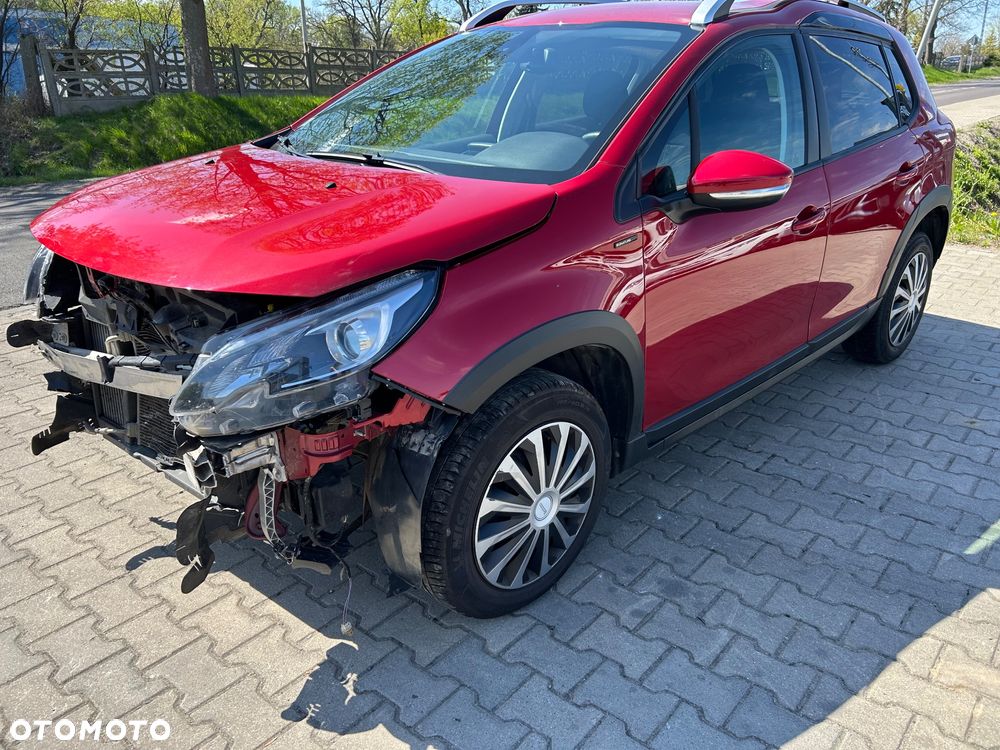 Peugeot 2008 BlueHDi 100 STOP & START Signature - 4