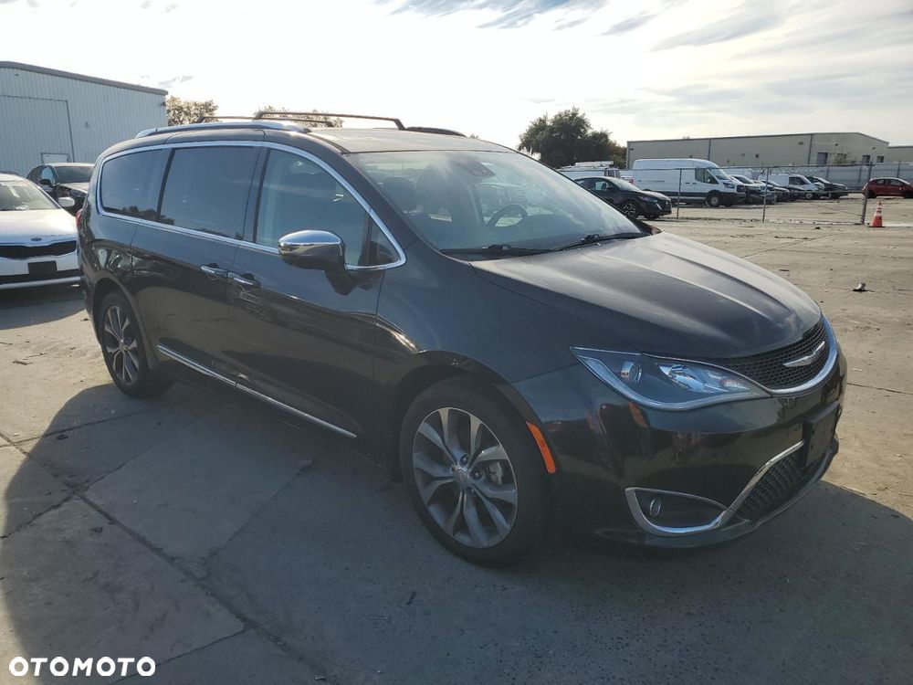 Chrysler Pacifica - 4