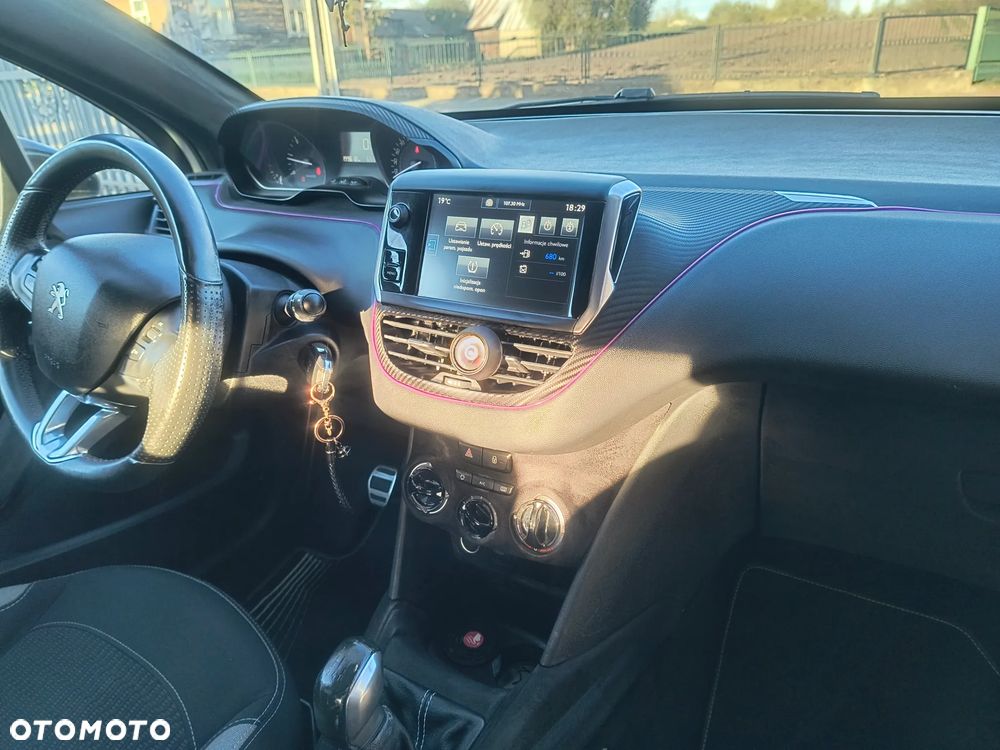 Peugeot 208 - 11
