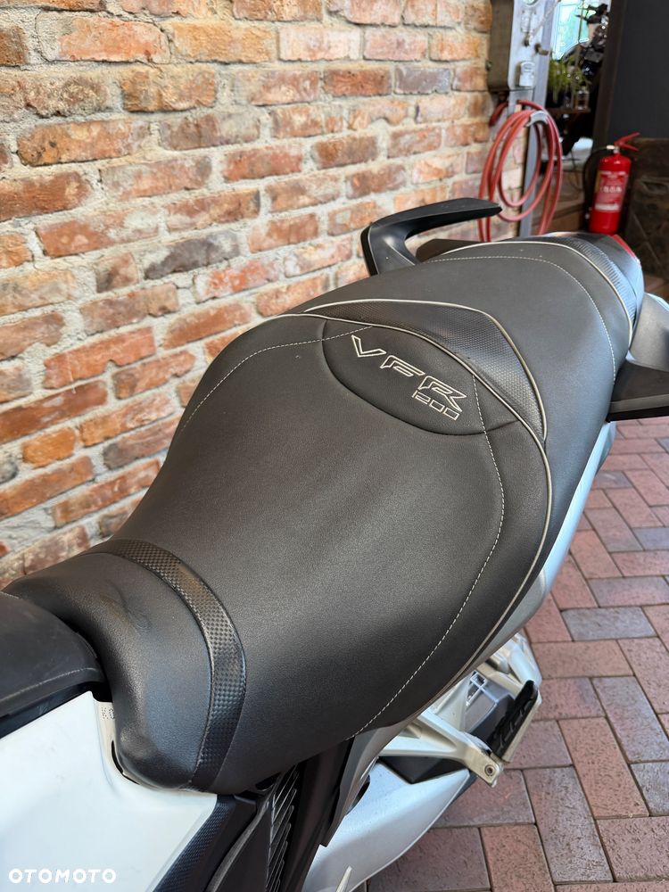 Honda VFR - 8