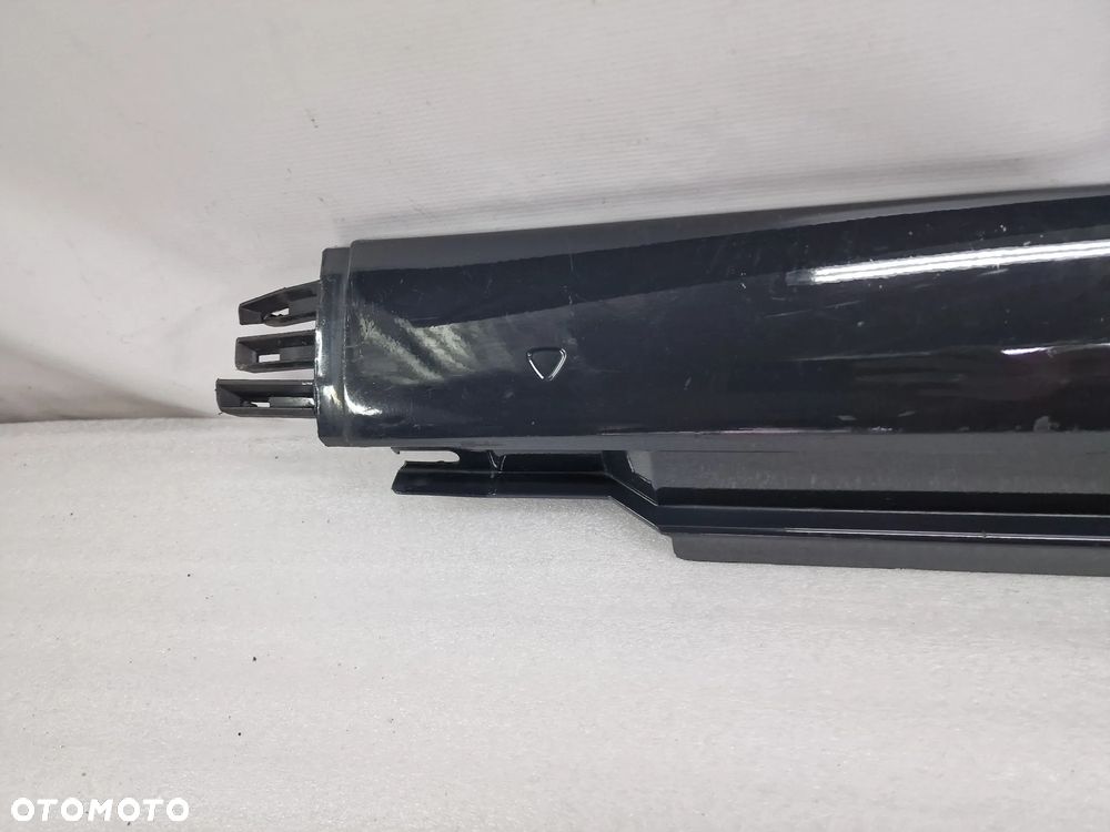 VW PASSAT B7 3AA 10- PRAWA LISTWA PROGOWA / NAKŁADKA PROGU , NR 3AA853092C / 3AA853856 , NR AUKCJI PR432 - 7