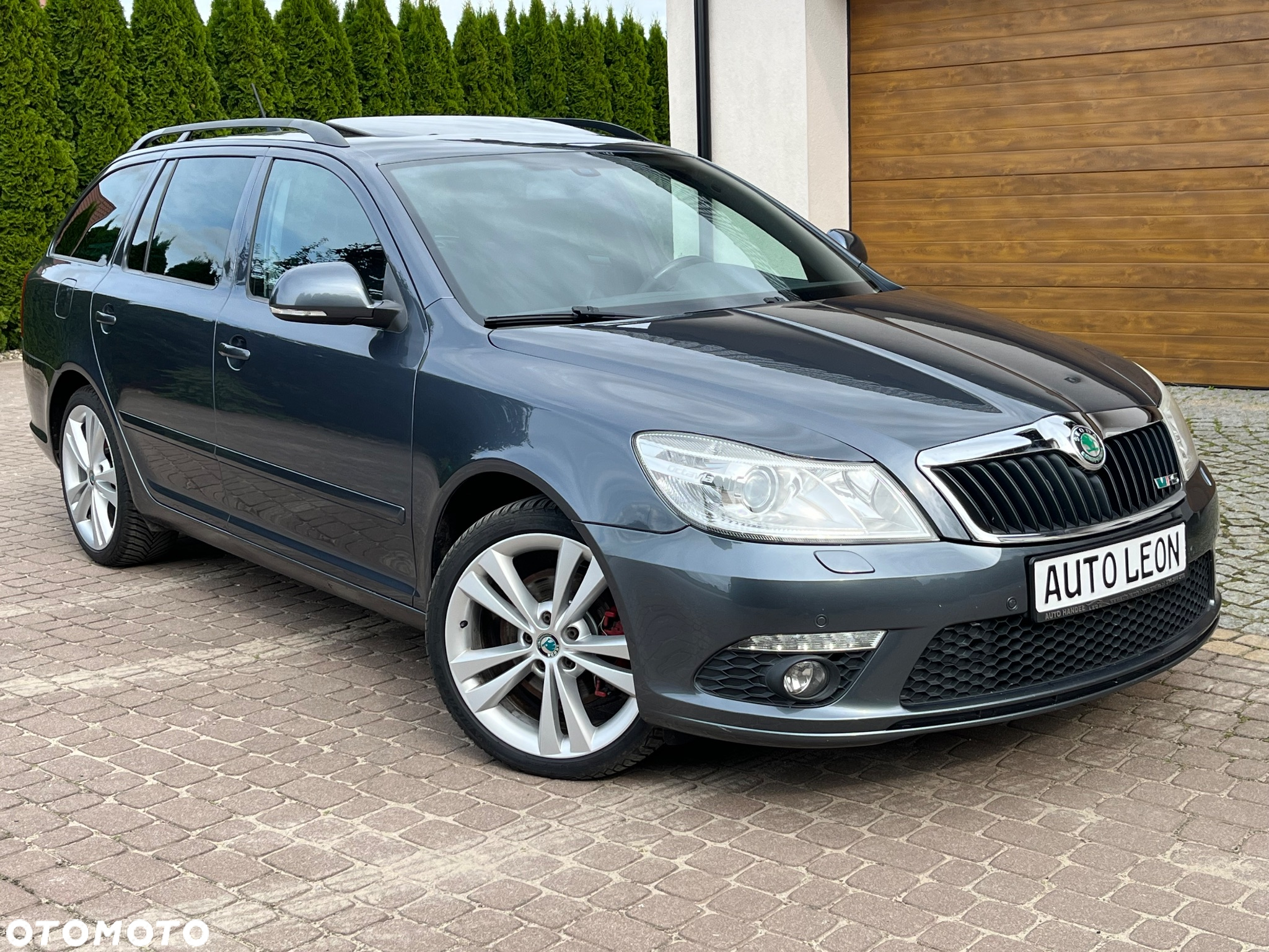 Skoda Octavia Combi 2.0 TDI CR DPF DSG RS - 2