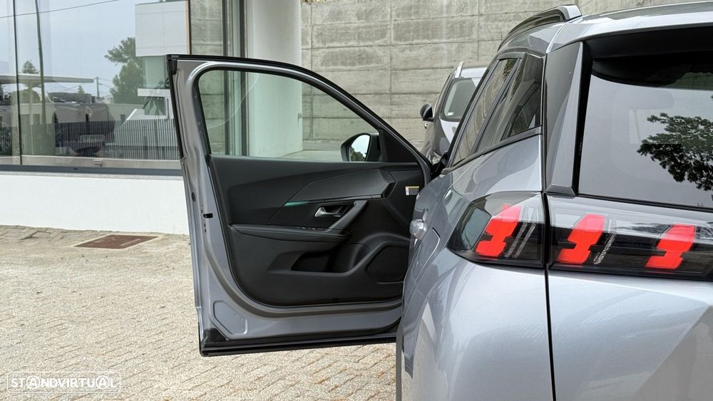 Peugeot 2008 1.2 PureTech Allure Pack - 28