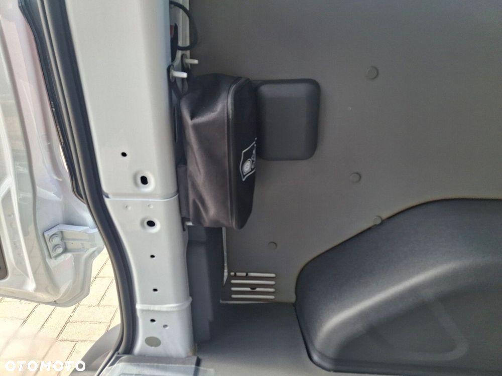 Volkswagen Transporter - 30