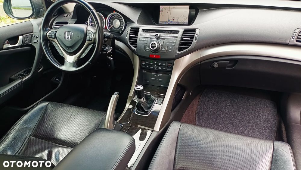 Honda Accord 2.0 Executive Nav - 11