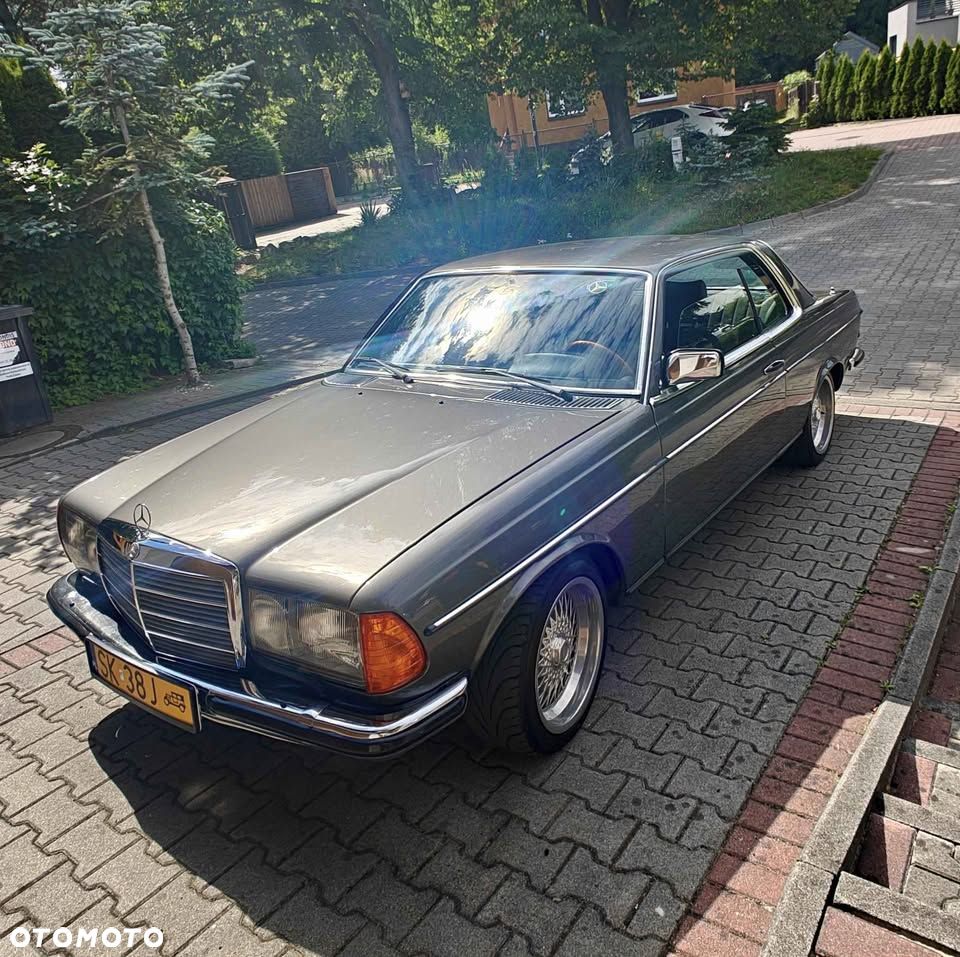 Mercedes-Benz W123 - 10