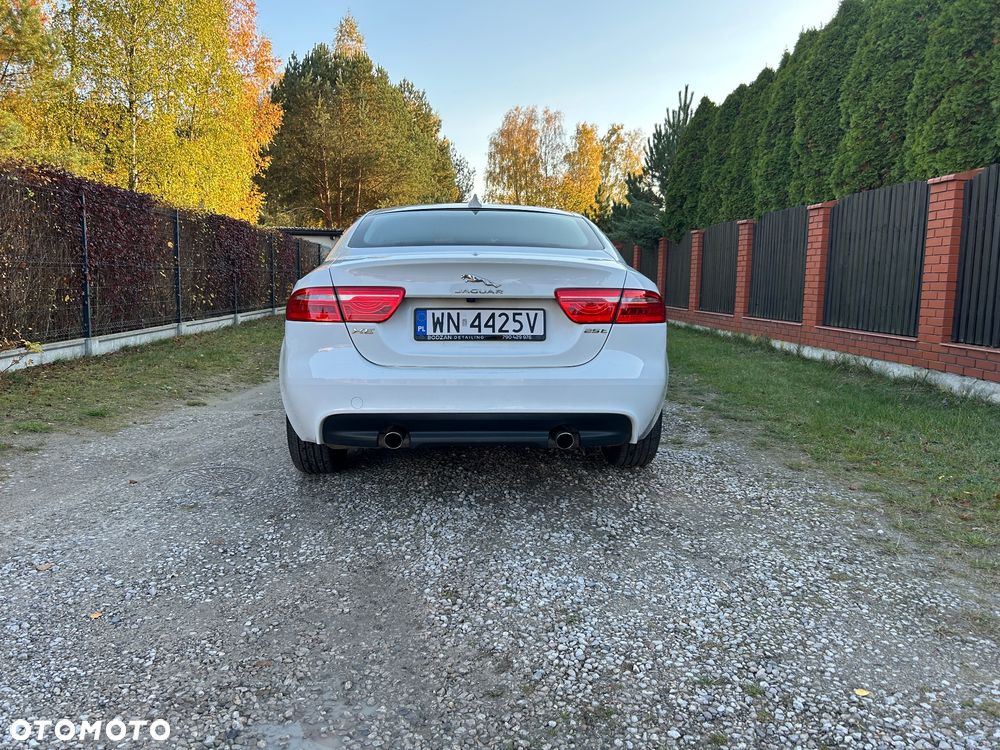 Jaguar XE 25t Pure - 7