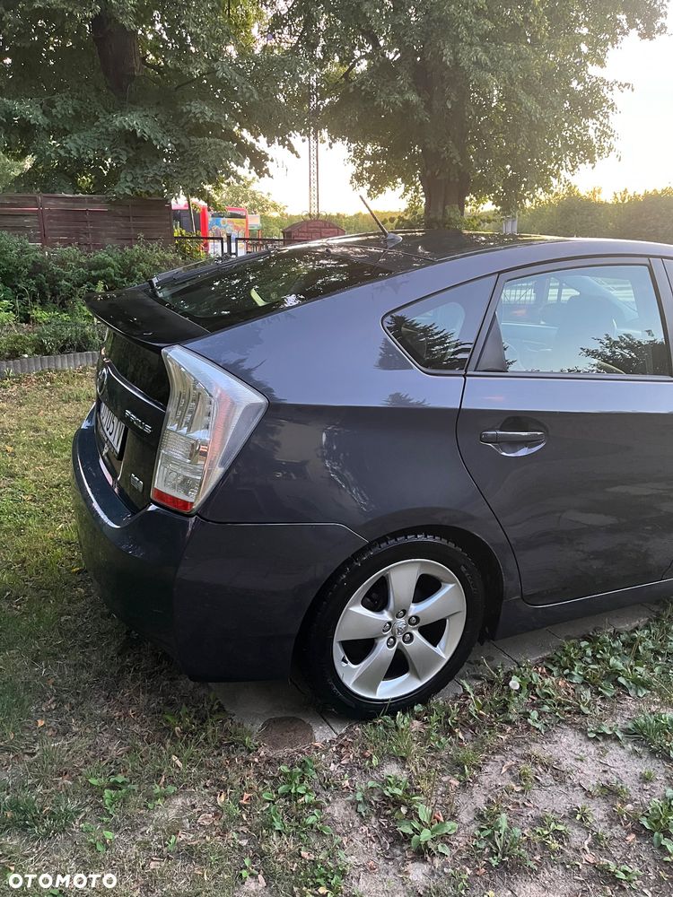 Toyota Prius (Hybrid) - 10