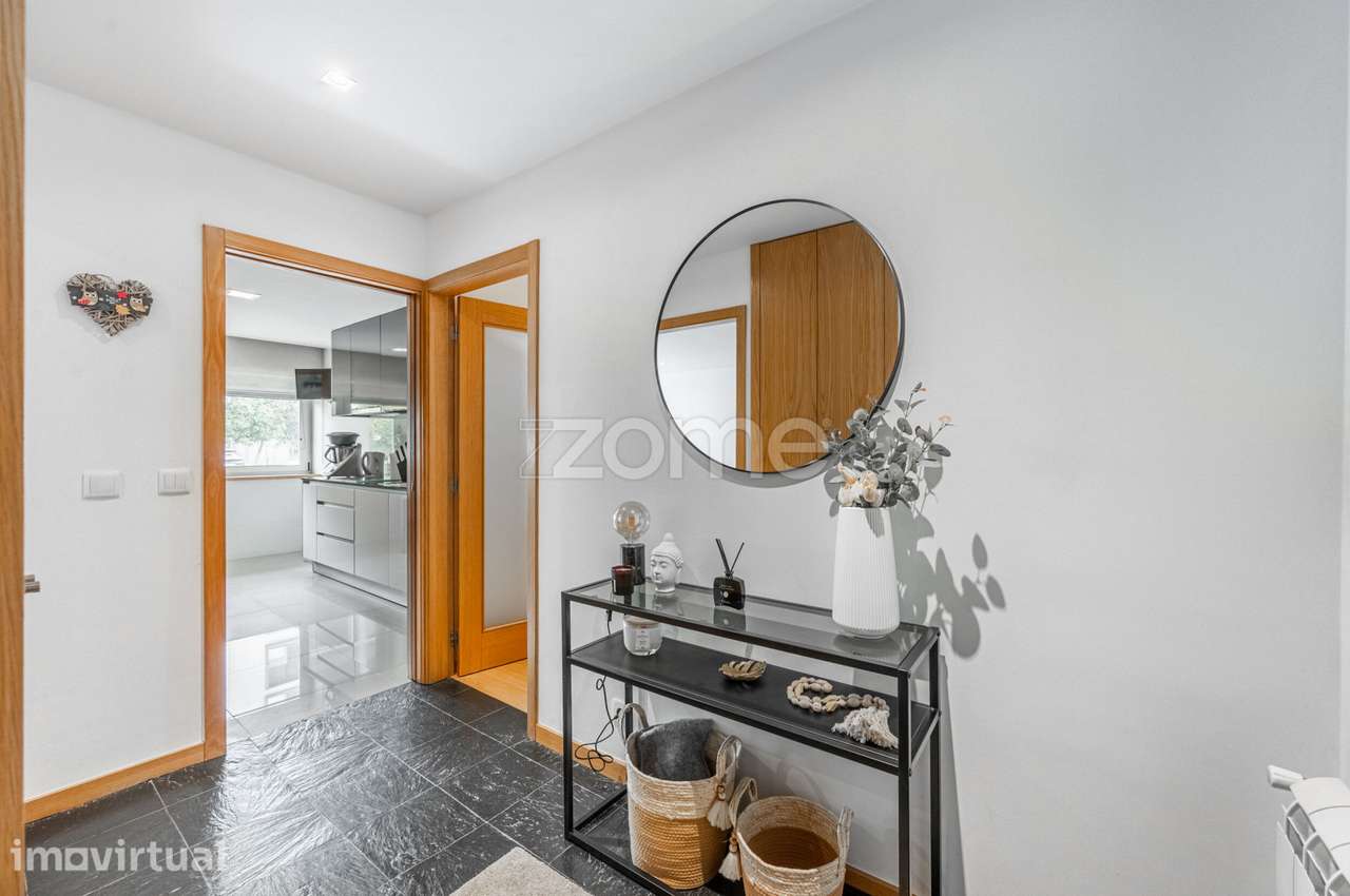 T2 com Suite, Closet e Garagem | Junto à Igreja de Sta Rita, Ermesi... - Grande imagem: 2/32