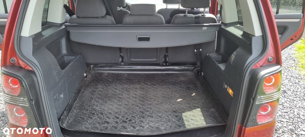 Volkswagen Touran 1.9 TDI Highline DSG - 12