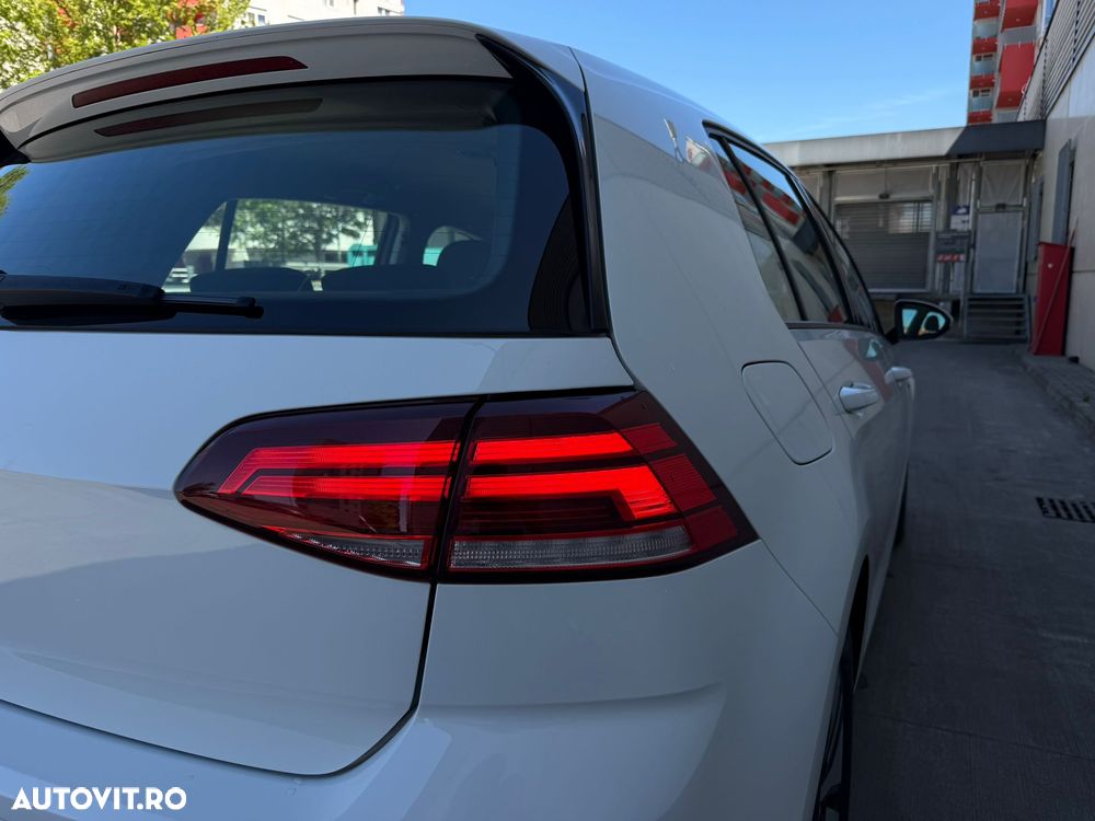 Volkswagen e-Golf - 25
