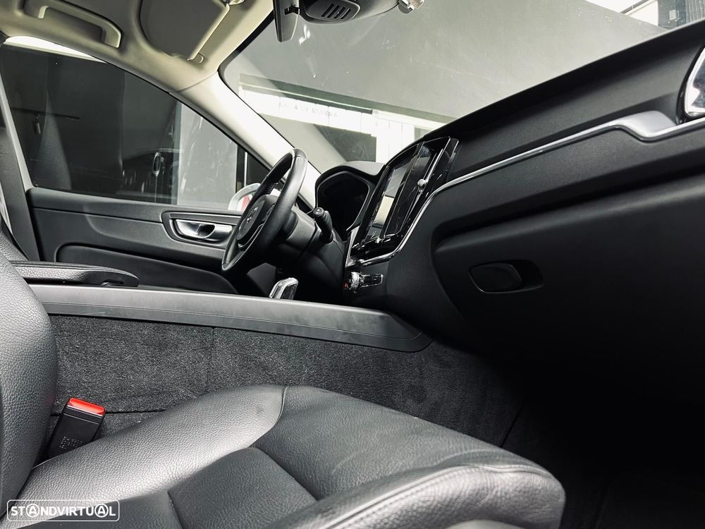 Volvo XC 60 2.0 T8 PHEV Momentum Plus AWD - 20
