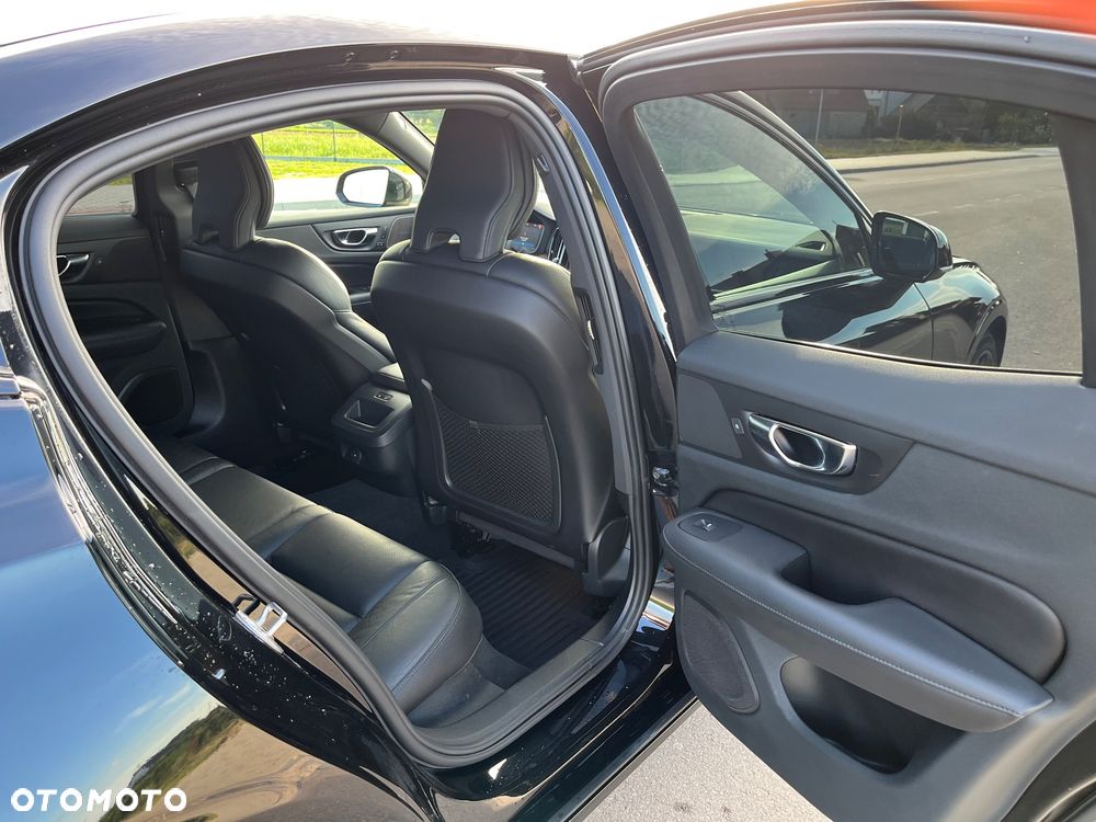 Volvo S60 B5 B AWD Plus Dark - 10