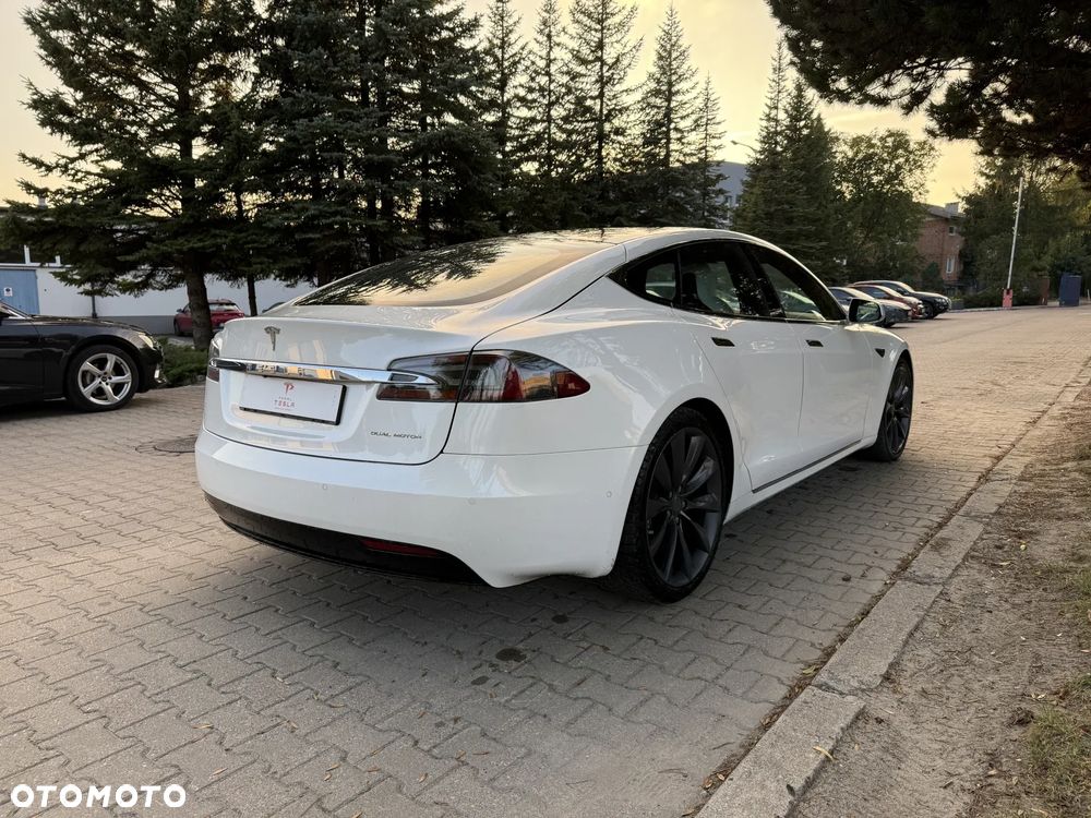 Tesla Model S - 6