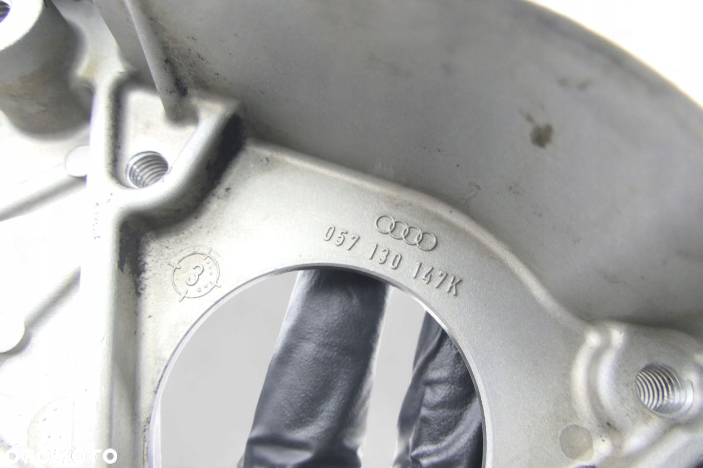 Łapa Wspornik Pompy Wtryskowej AUDI A8 D3 4.0 TDI 057130147K - 7