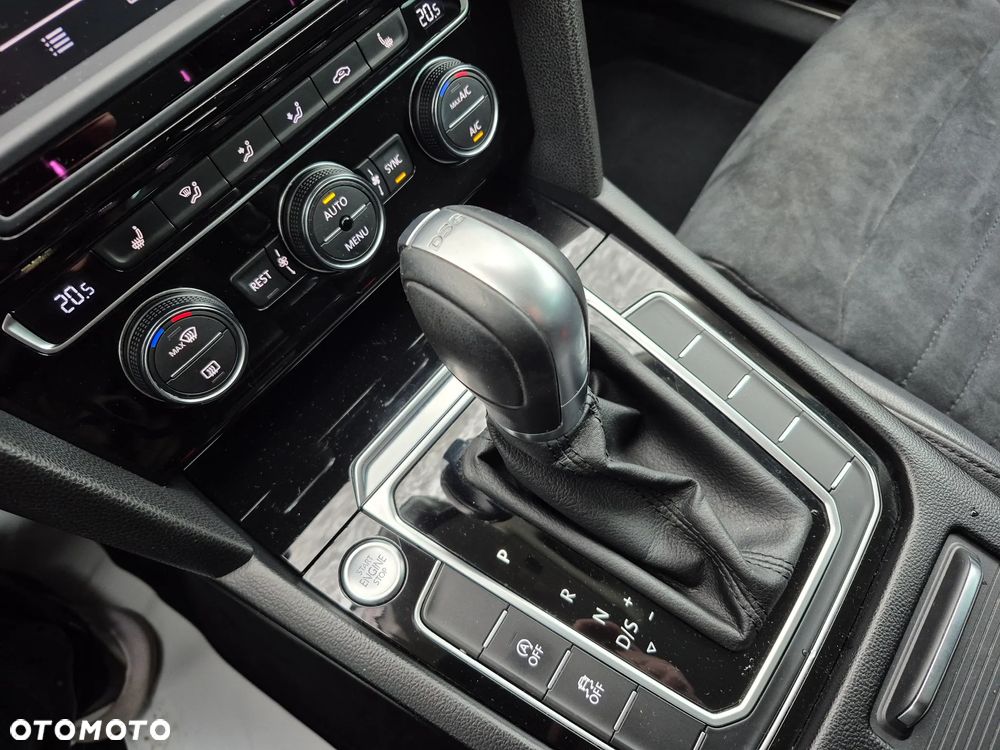 Volkswagen Passat 2.0 TDI SCR DSG Highline - 25