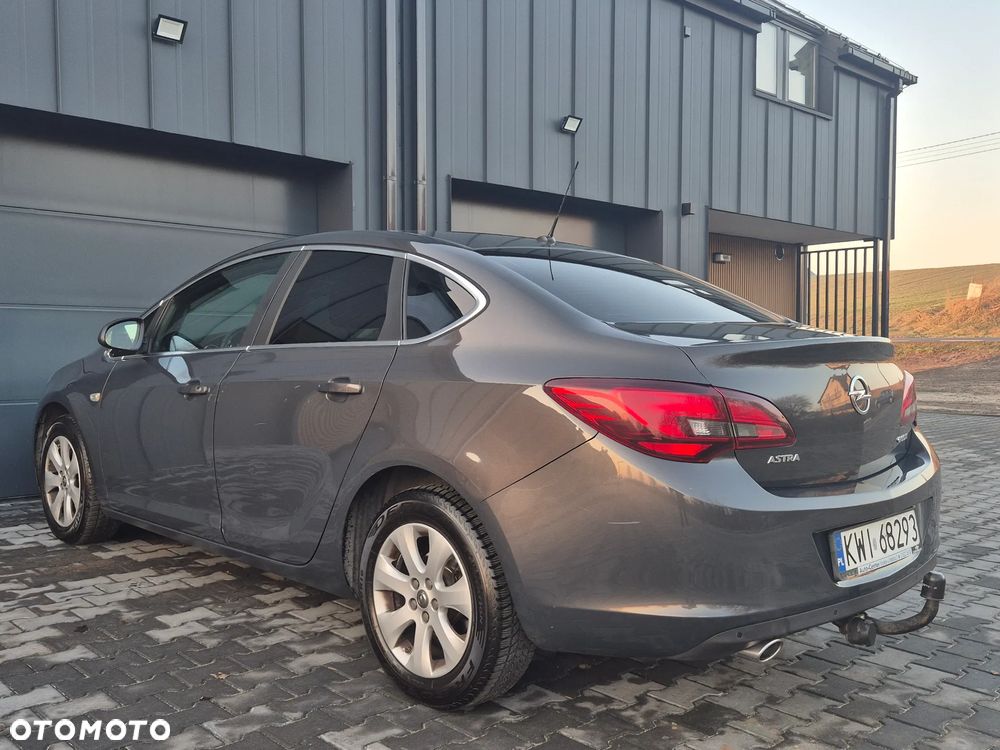 Opel Astra 1.4 T Cosmo EU6 - 4