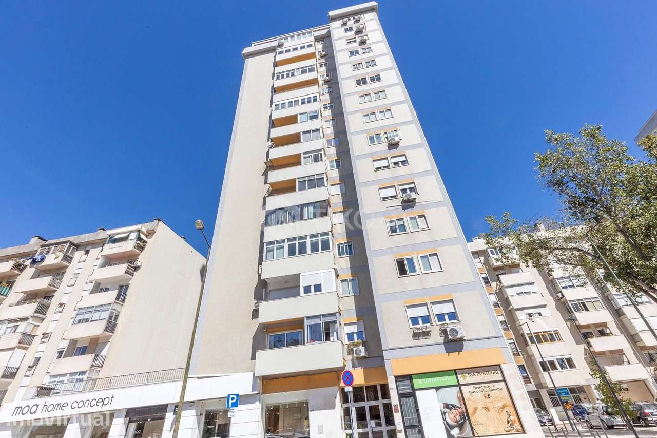 Excelente Apartamento T2 em São Domingos de Benfica em Lisboa - Grande imagem: 2/24