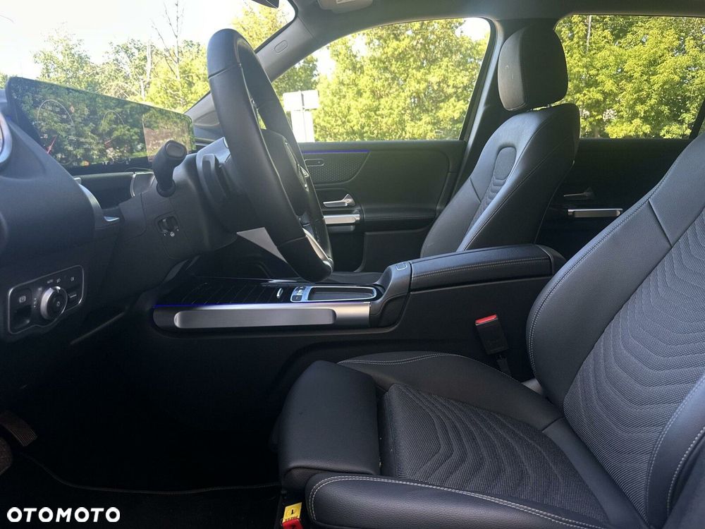 Mercedes-Benz GLB 200 Progressive 7G-DCT - 17