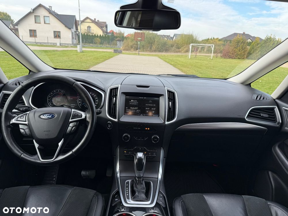 Ford S-Max - 12