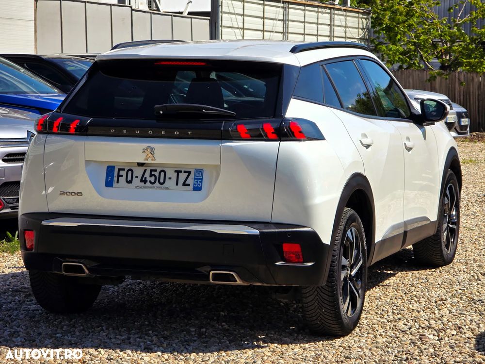 Peugeot 2008 PureTech 130 EAT8 GT - 13