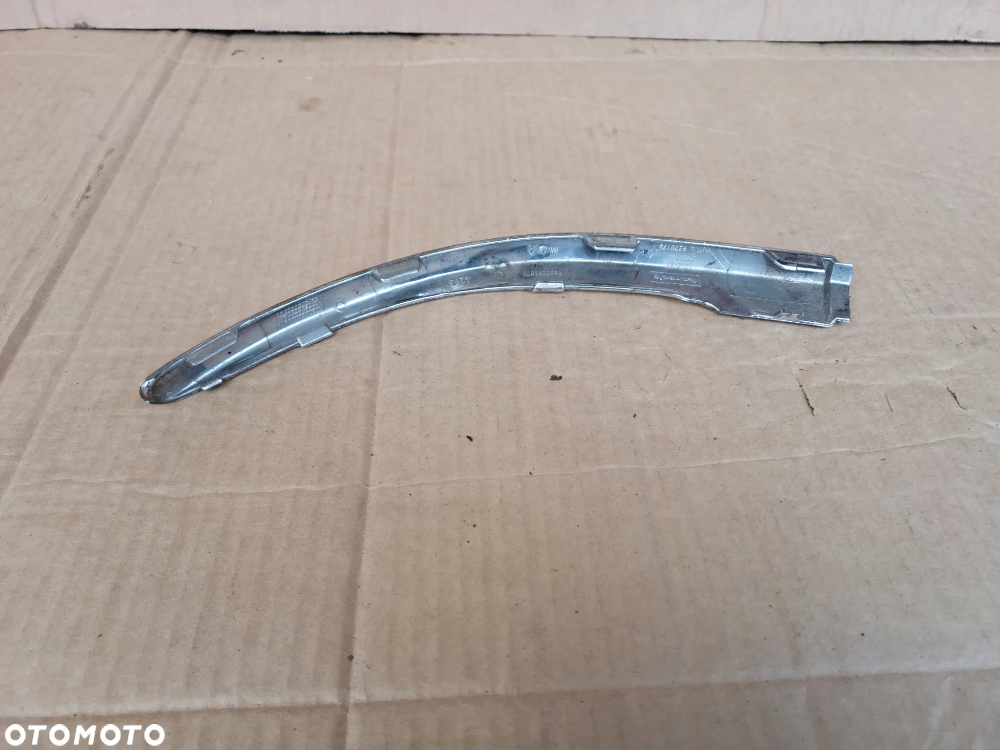 Listwa narożna chrom zderzaka lewa Citroen C4 Grand Picasso I - 2