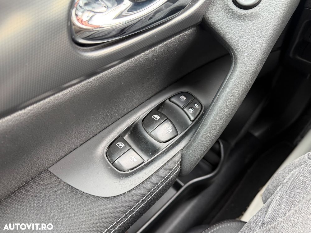 Nissan Qashqai 1.6 DCI Xtronic N-Connecta - 27