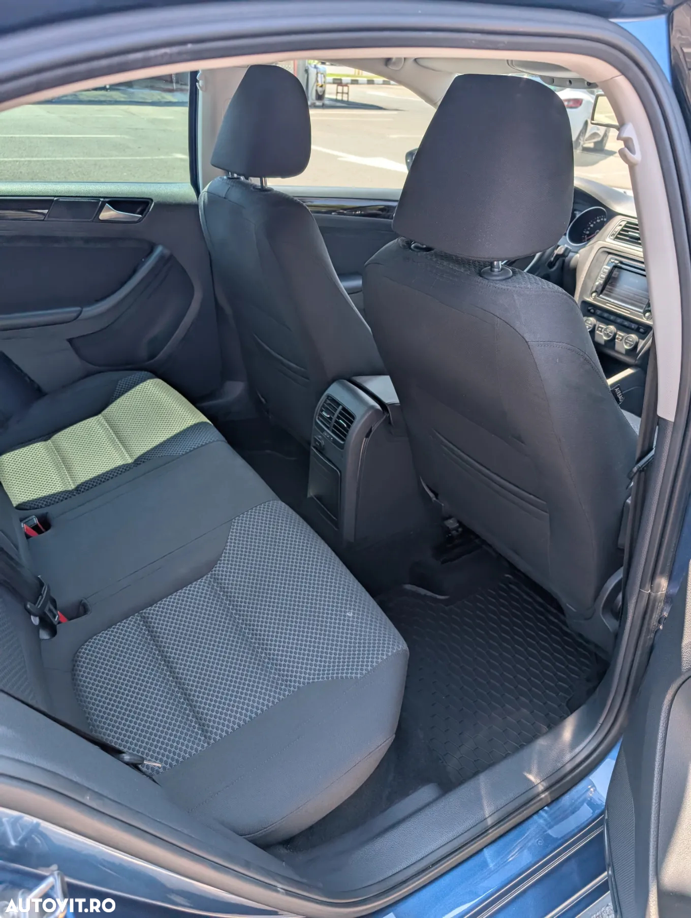 Volkswagen Jetta - 4