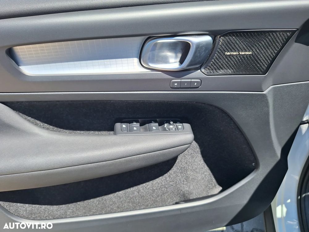 Volvo XC 40 T4 Geartronic Momentum Pro - 32