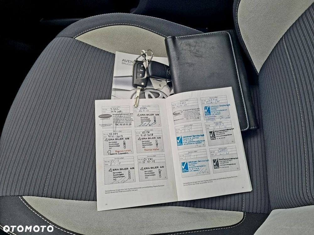 Toyota Avensis 2.0 D-4D Premium - 21