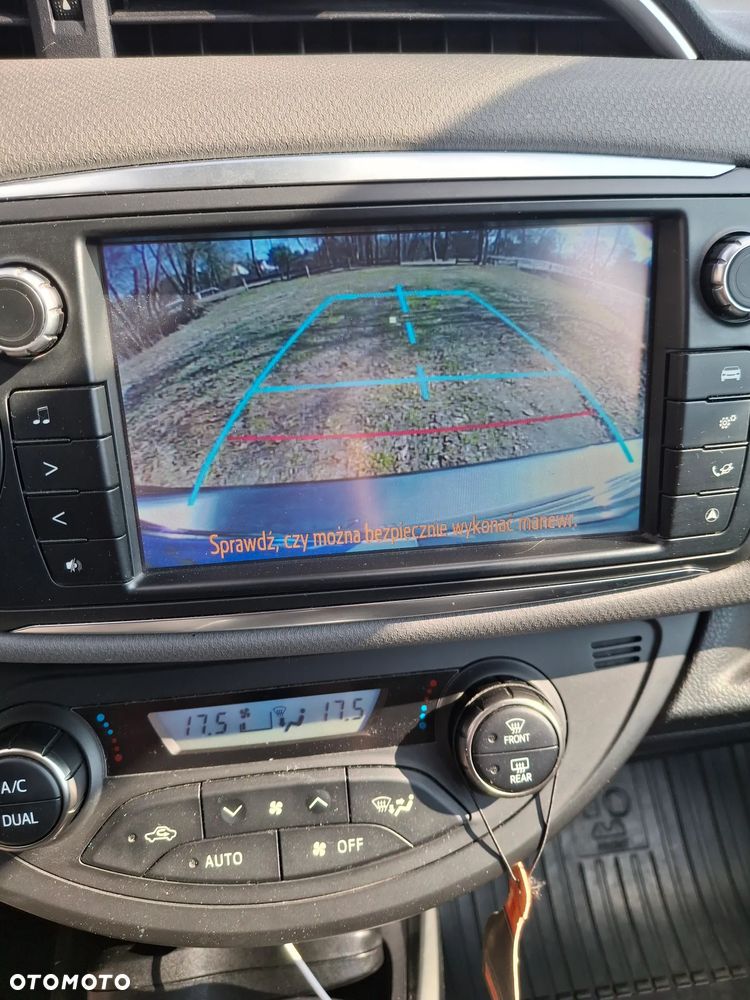 Toyota Yaris Hybrid 100 Dynamic EU6 - 13