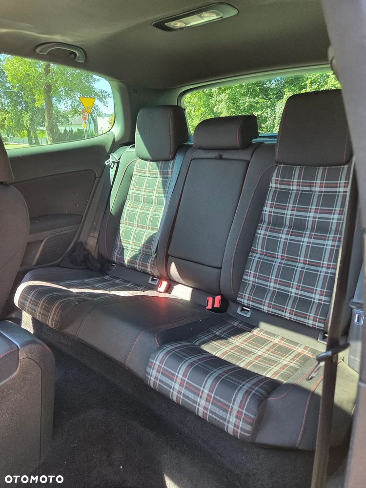 Volkswagen Golf - 9