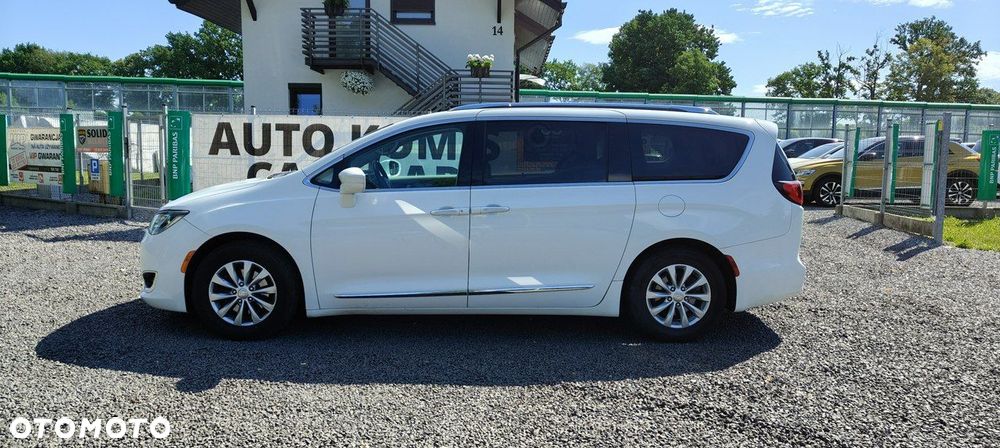 Chrysler Pacifica - 7