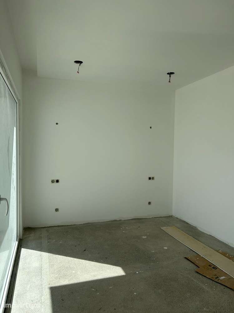 Moradia nova, em fase de acabamentos para venda - Grande imagem: 3/16