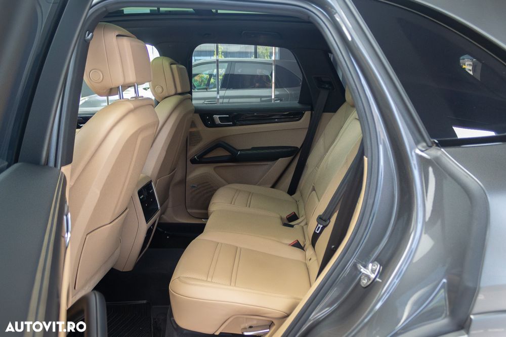Porsche Cayenne - 14