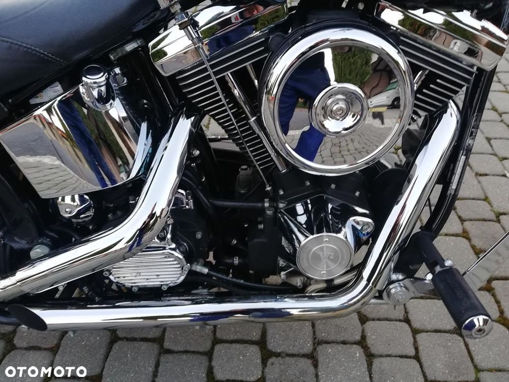 Harley-Davidson Softail Custom - 23