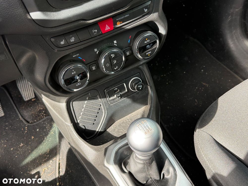 Jeep Renegade - 24