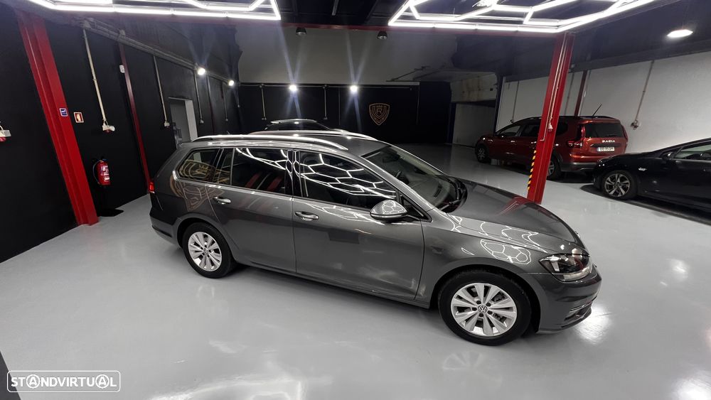 VW Golf Variant 1.6 TDi Confortline - 21