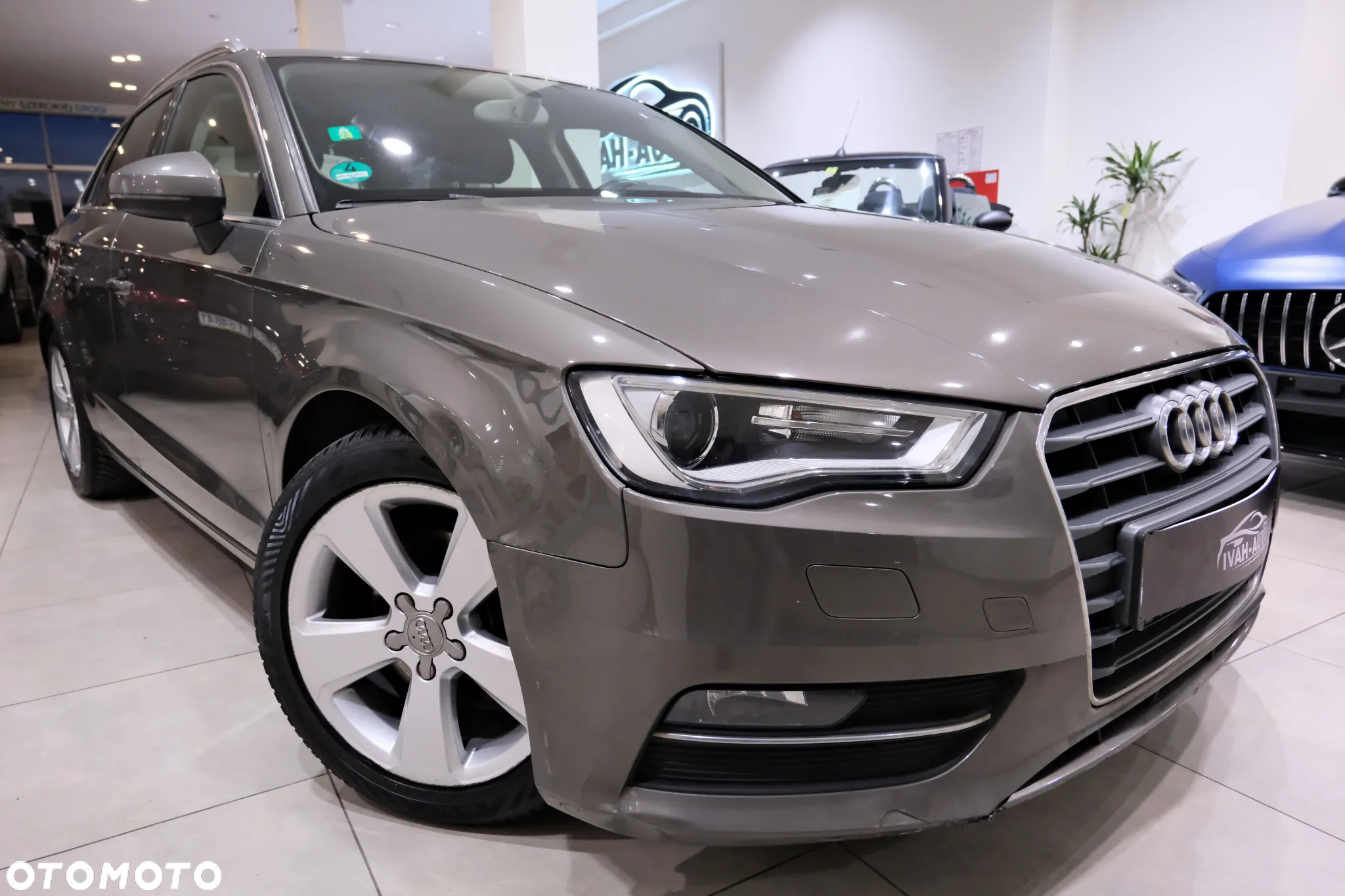 Audi A3 1.6 TDI Sportback S tronic Ambiente - 4