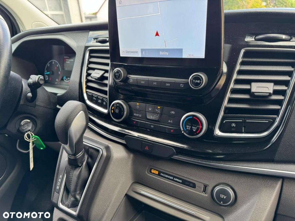 Ford Tourneo Custom - 40