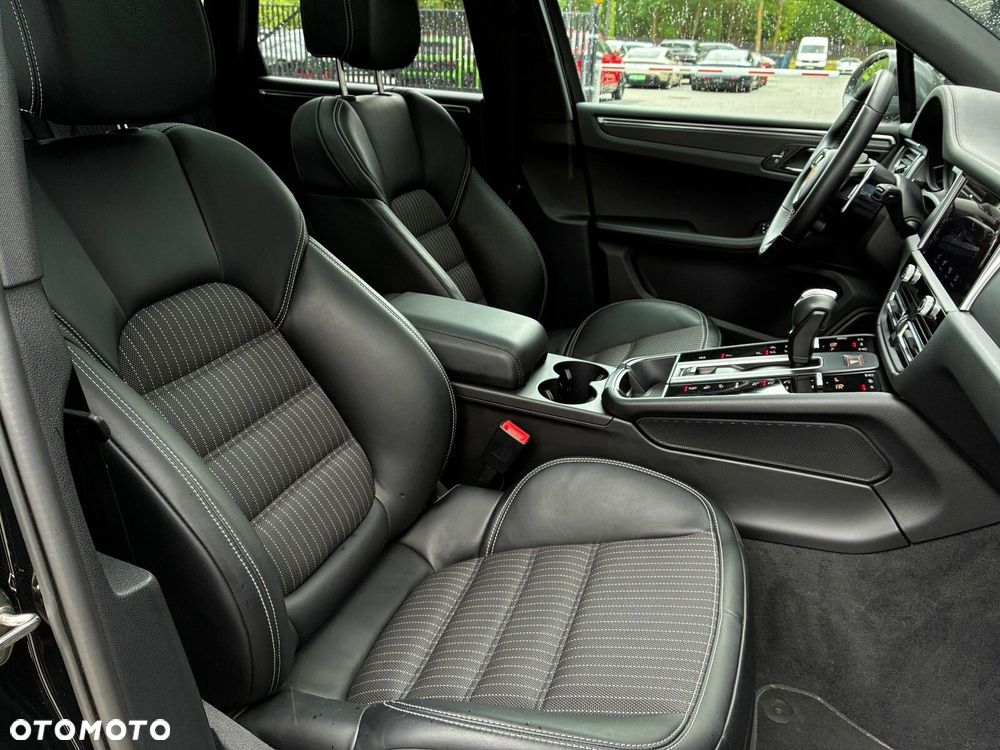 Porsche Macan - 32