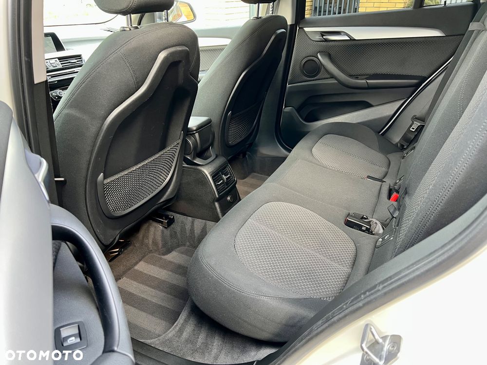 BMW X1 xDrive18d - 13