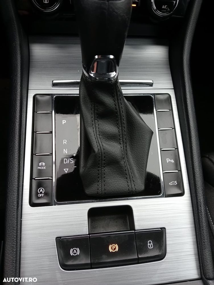 Skoda Superb 2.0 TDI DSG Premium Edition - 21