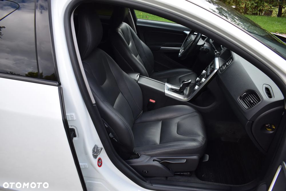 Volvo V60 Cross Country - 33